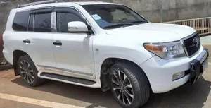 Toyota Land Cruiser 2010 White