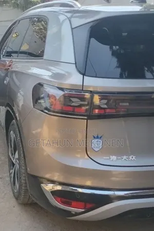 Volkswagen ID.6 2024 Gold