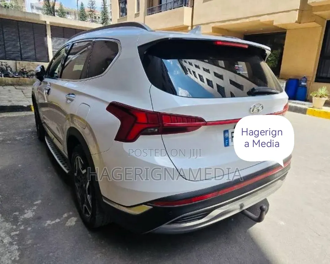 Hyundai Santa Fe 2022 White