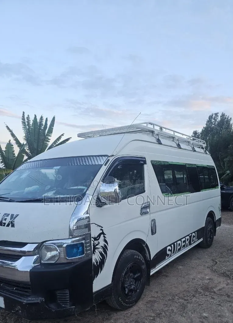 Toyota HiAce 2014 White