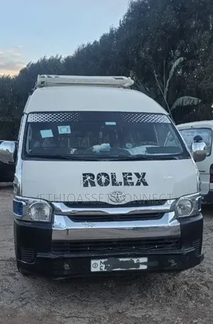 Toyota HiAce 2014 White