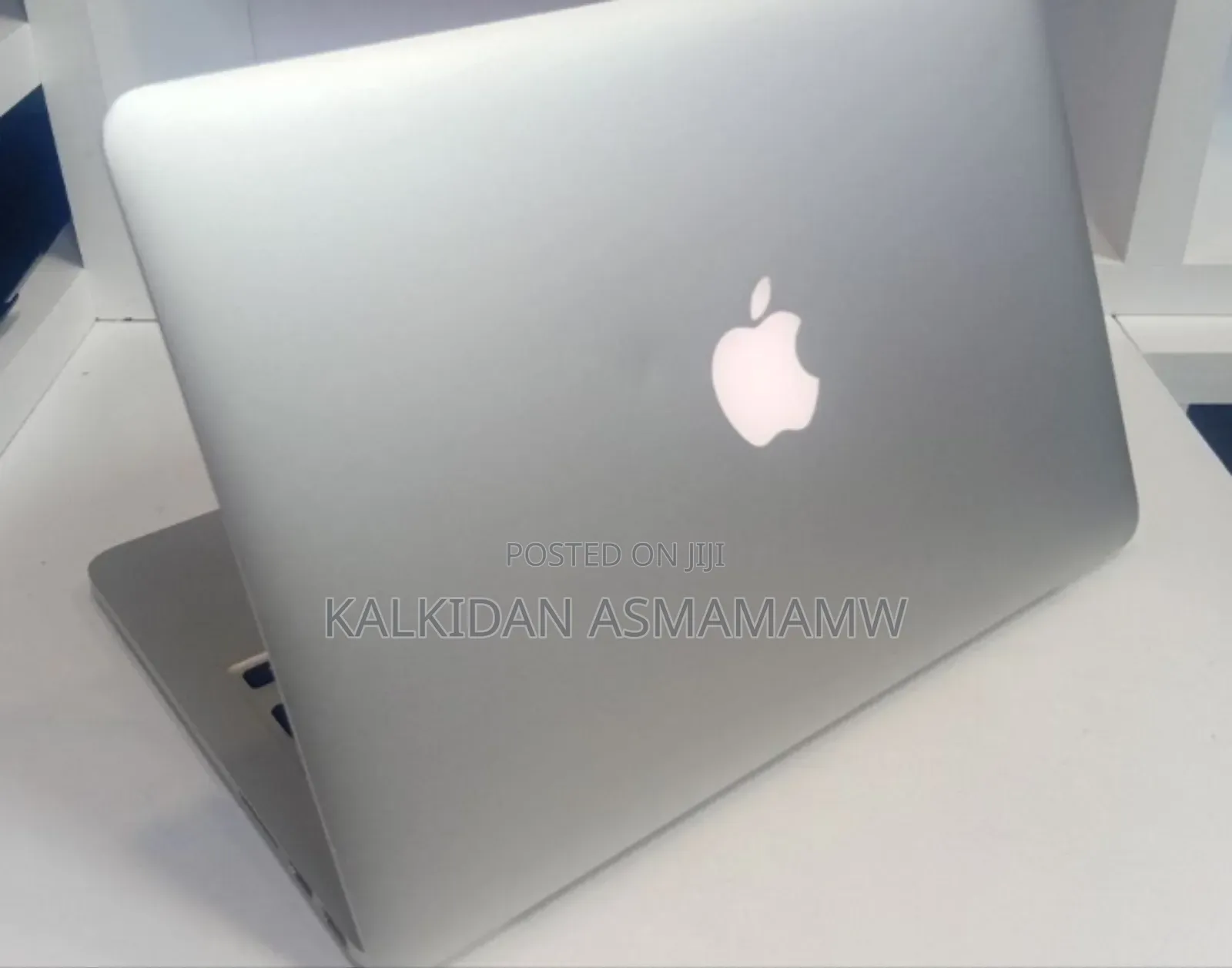 New Laptop Apple MacBook 2013 8GB Intel Core i5 SSD 256GB