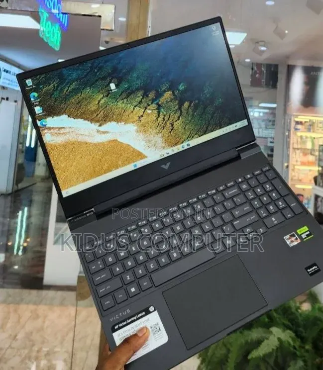 New Laptop HP Victus 15 16GB AMD Ryzen 7 SSD 1T
