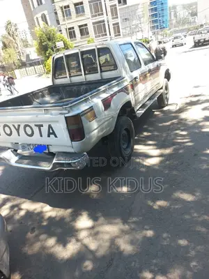 Toyota Hilux 1994 White