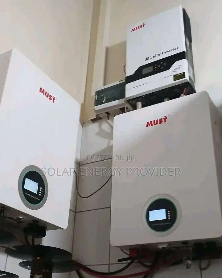 2.7kw Hybrid Invertor and Lithium Ion Batteries