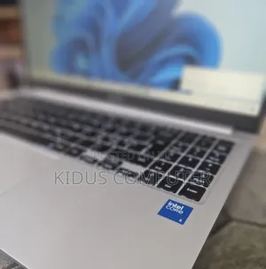 New Laptop Samsung Galaxy Book4 8GB Intel Core 5 SSD 512GB
