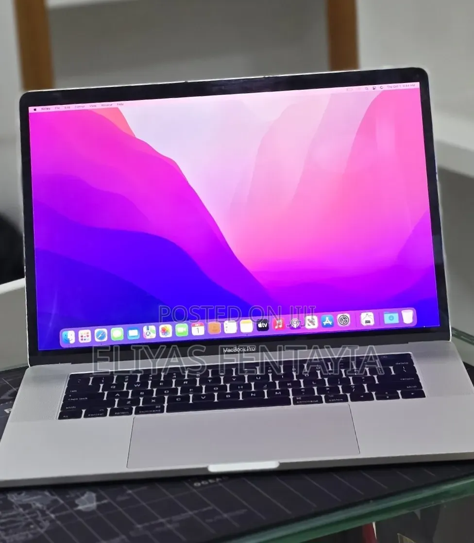 New Laptop Apple MacBook Pro 2017 16GB Intel Core i7 SSD 512GB