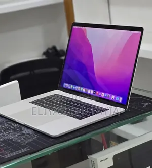 New Laptop Apple MacBook Pro 2017 16GB Intel Core i7 SSD 512GB