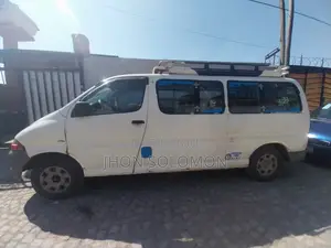 Toyota HiAce 2001 White