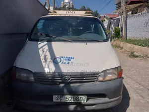 Toyota HiAce 2001 White