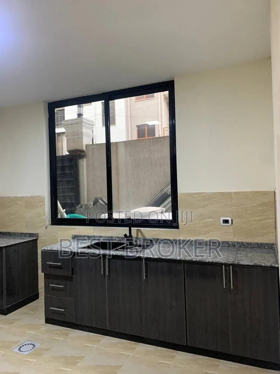 Furnished 5bdrm House in ማህበር ቤቶች, Nifas Silk-Lafto for sale