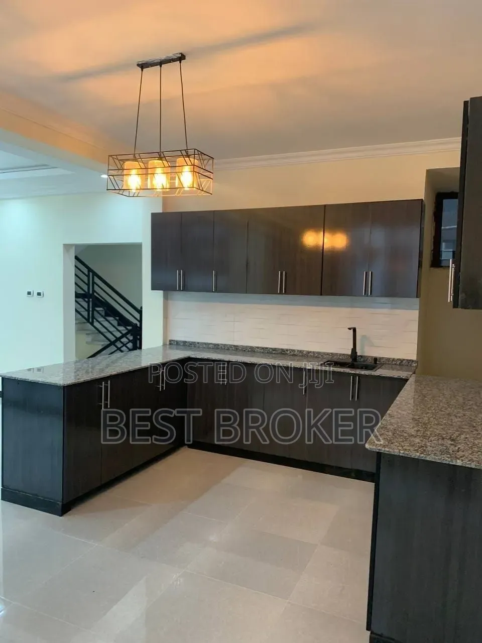 Furnished 5bdrm House in ማህበር ቤቶች, Nifas Silk-Lafto for sale