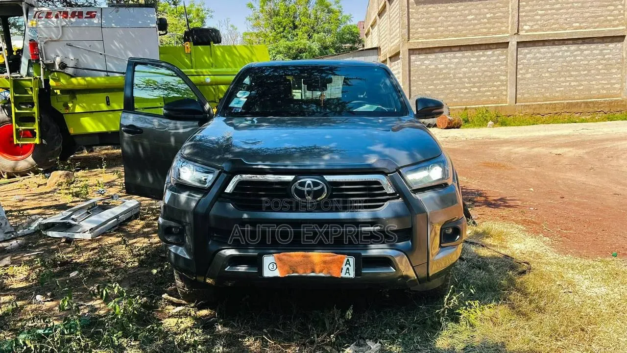 Toyota Hilux 2022 Green