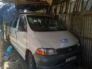 Toyota HiAce 2001 White