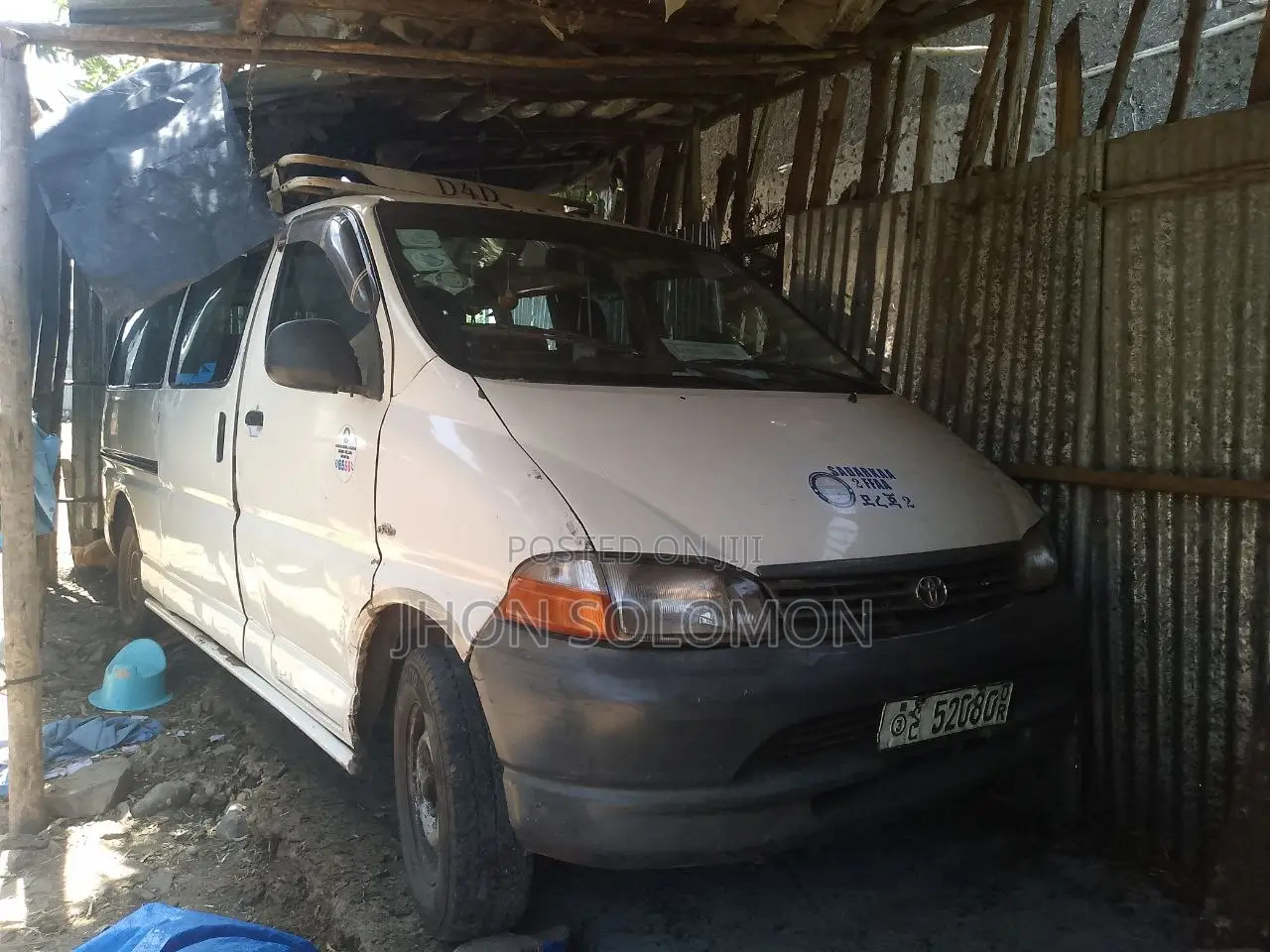 Toyota HiAce 2001 White