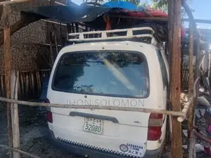 Toyota HiAce 2001 White