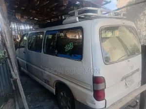 Toyota HiAce 2001 White
