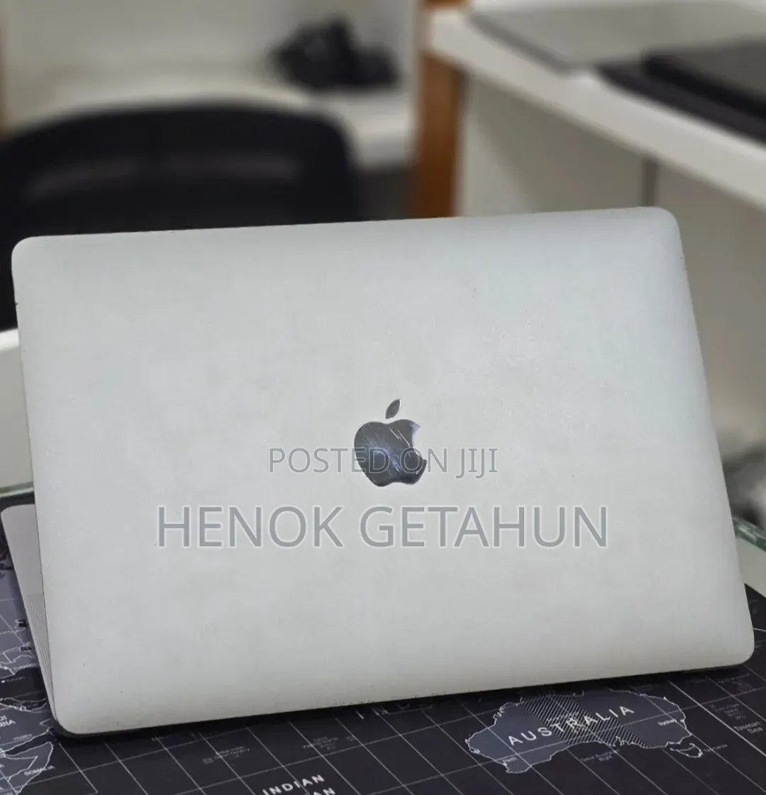 New Laptop Apple MacBook Pro 2022 M2 16GB Apple M2 SSD 256GB