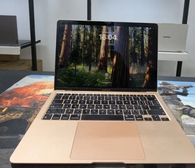 New Laptop Apple MacBook Pro 2020 M1 8GB Apple M1 SSD 256GB