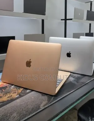 New Laptop Apple MacBook Pro 2020 M1 8GB Apple M1 SSD 256GB
