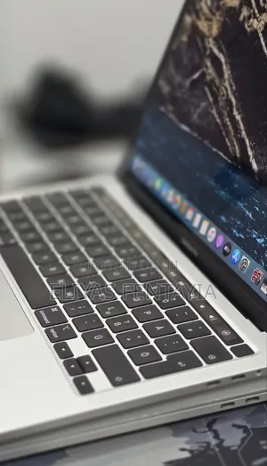 New Laptop Apple MacBook Pro 2020 32GB Intel Core i7 SSD 512GB