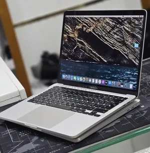 New Laptop Apple MacBook Pro 2020 32GB Intel Core i7 SSD 512GB