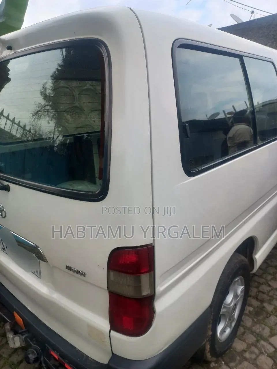 Toyota HiAce 2010 White