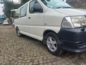 Toyota HiAce 2010 White
