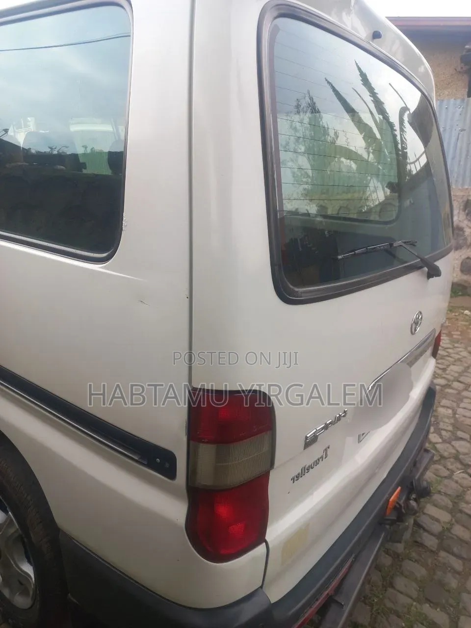Toyota HiAce 2010 White