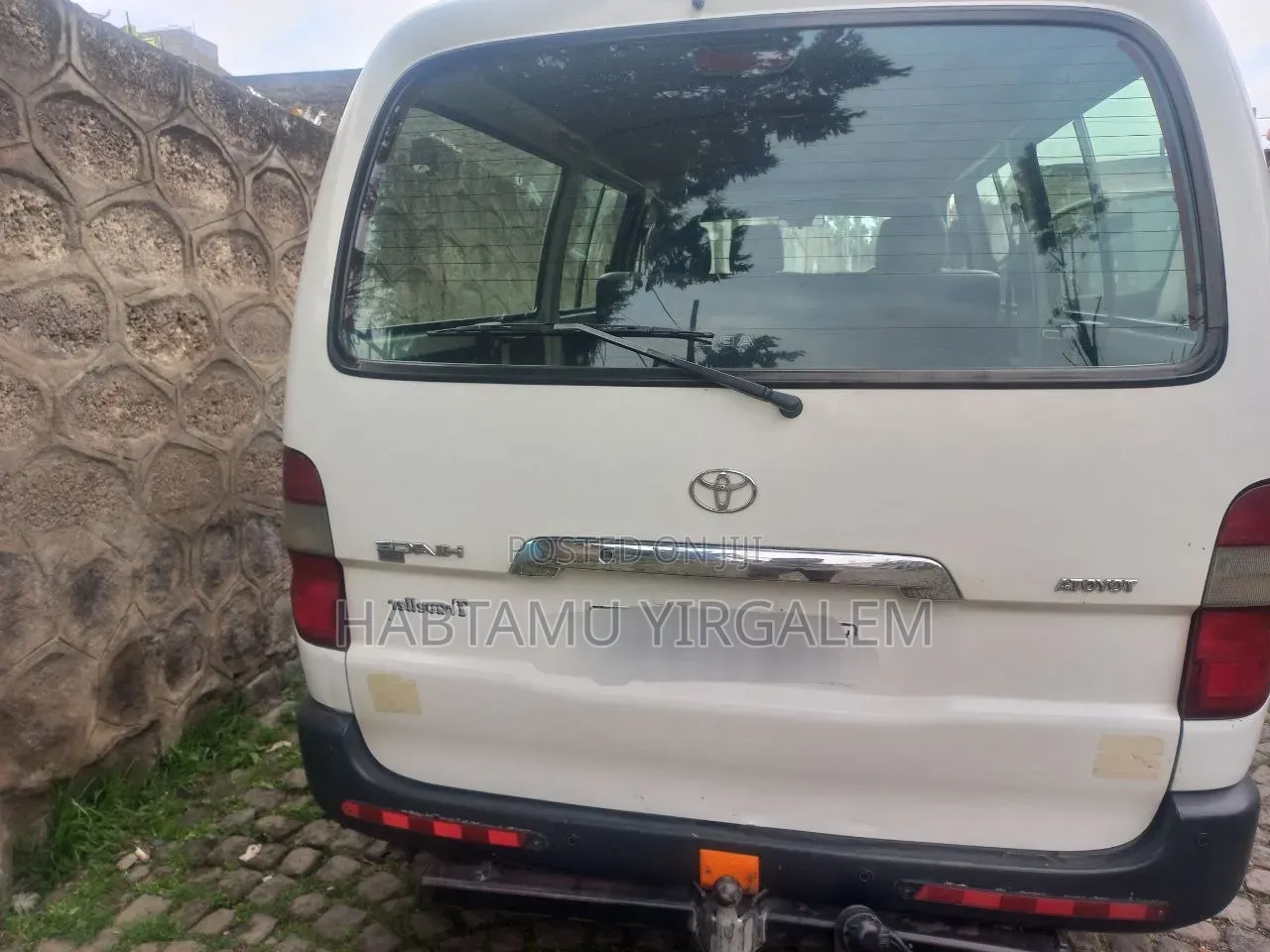 Toyota HiAce 2010 White