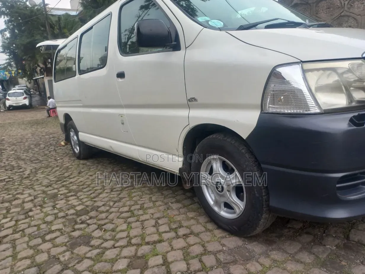 Toyota HiAce 2010 White
