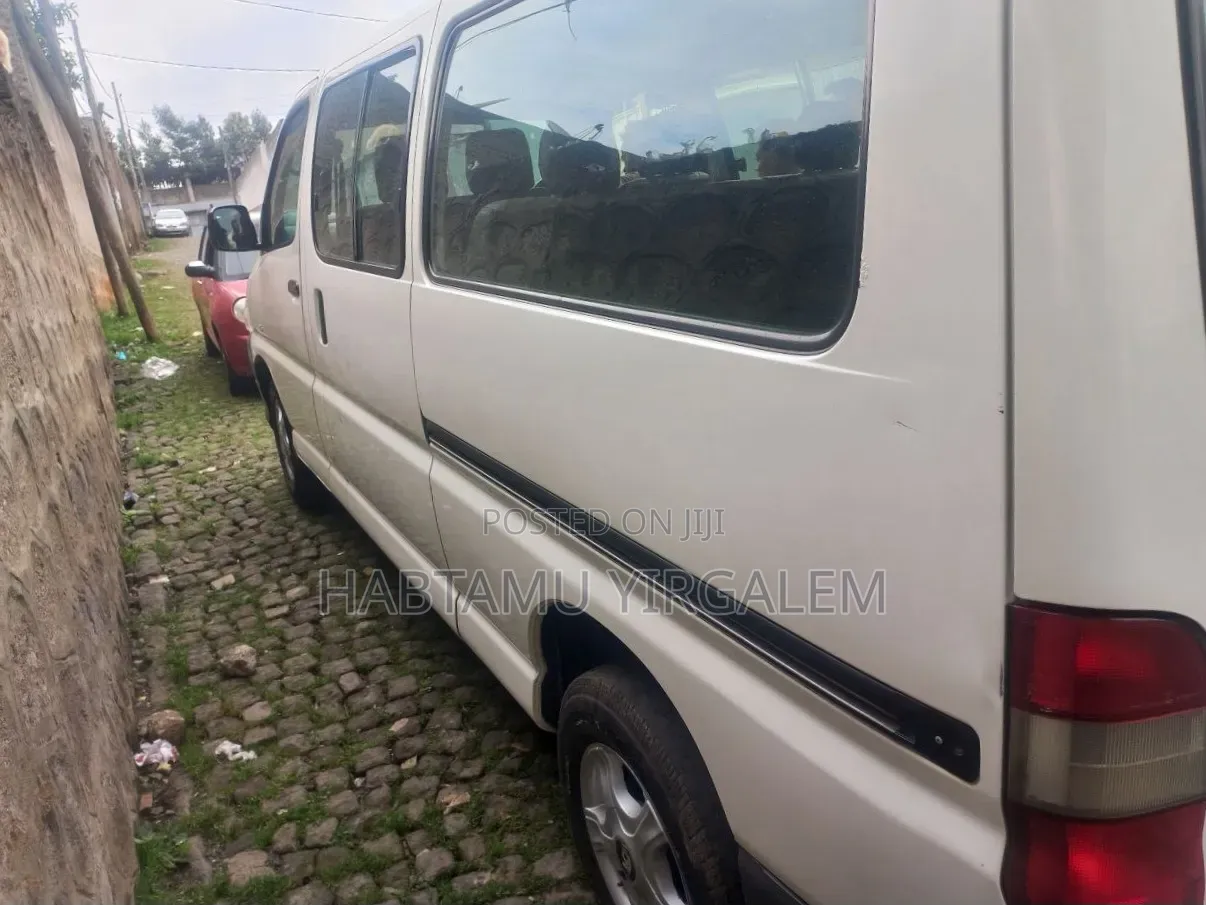 Toyota HiAce 2010 White