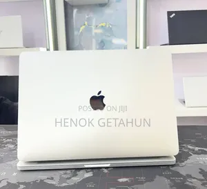 New Laptop Apple MacBook Pro 2022 M2 16GB Apple M2 SSD 256GB