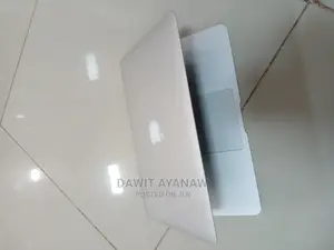 New Laptop Apple MacBook 2017 8GB Intel Core I5 SSD 128GB