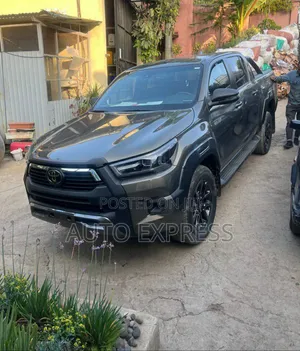 Toyota Hilux 2022 Green