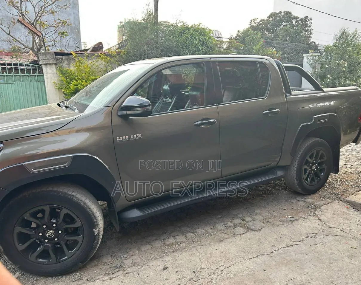 Toyota Hilux 2022 Green
