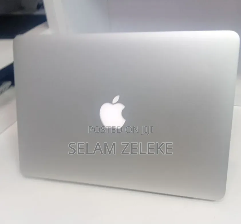 New Laptop Apple MacBook 2013 8GB Intel Core i5 SSD 256GB