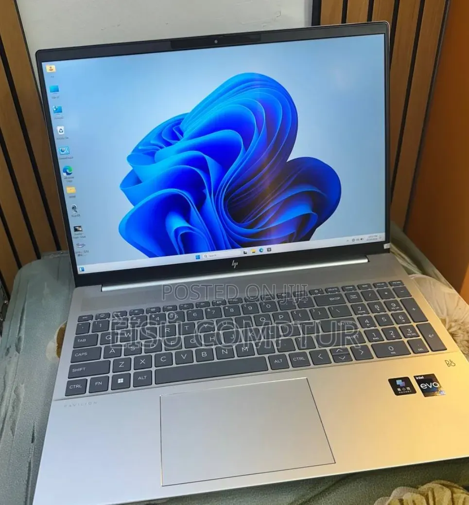 New Laptop HP Pavilion 17 16GB Intel Core i7 SSD 1T