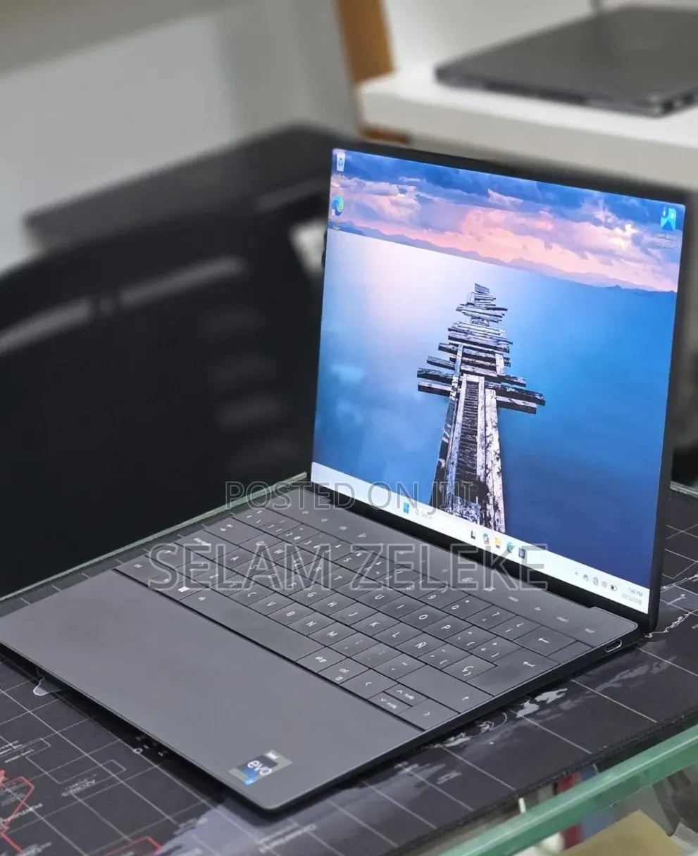 New Laptop Dell 16GB Intel Core i7 SSD 512GB