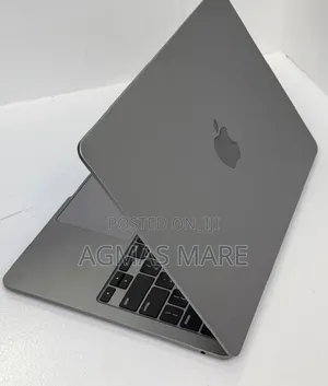 New Laptop Apple MacBook Pro 2022 M2 8GB Apple M2 SSD 512GB