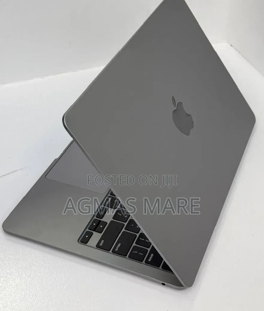 New Laptop Apple MacBook Pro 2022 M2 8GB Apple M2 SSD 512GB