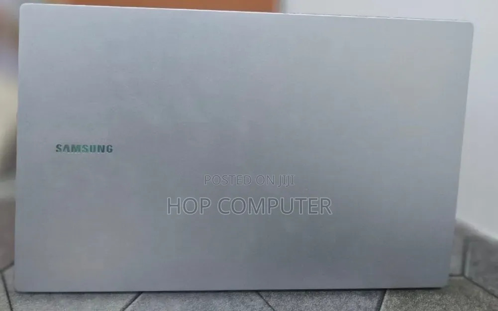 New Laptop Samsung Galaxy Book4 8GB Intel Core 5 SSD 512GB