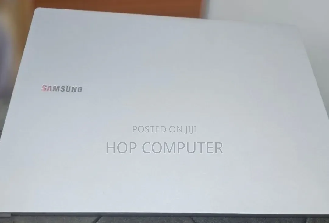 New Laptop Samsung Galaxy Book4 8GB Intel Core 5 SSD 512GB