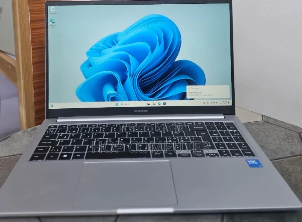 New Laptop Samsung Galaxy Book4 8GB Intel Core 5 SSD 512GB