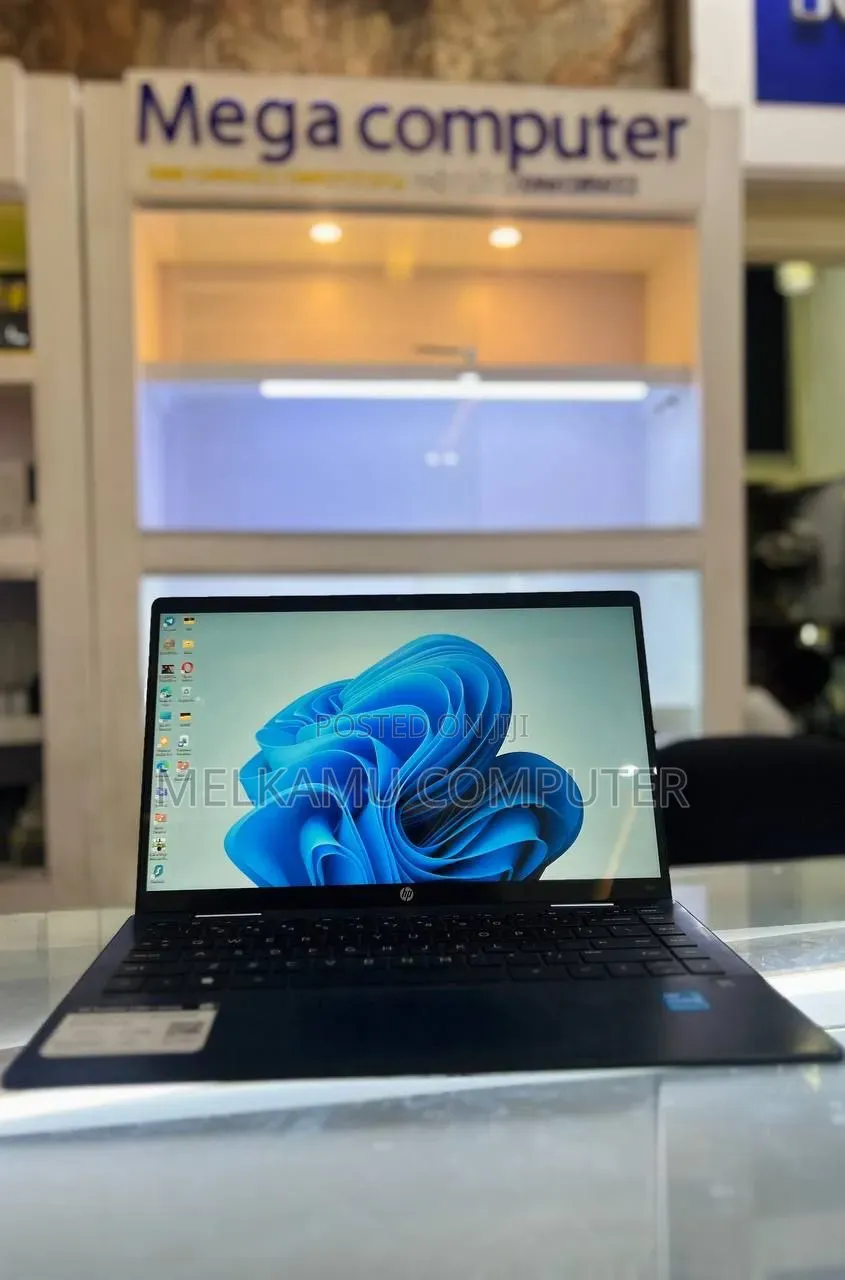New Laptop HP Pavilion x360 8GB Intel Core i3 SSD 256GB