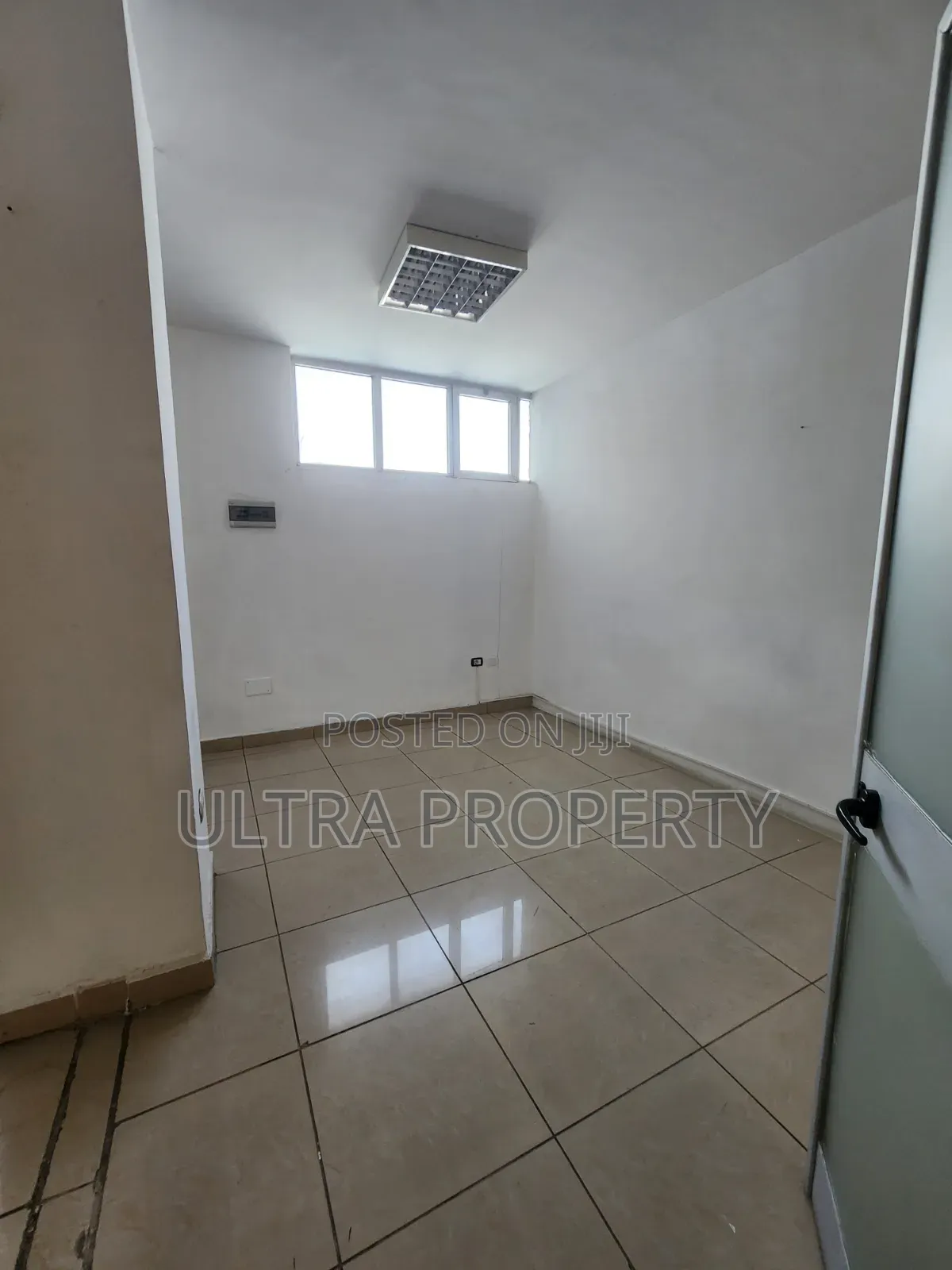 50 SQM Office Space for Rent – Prime Location