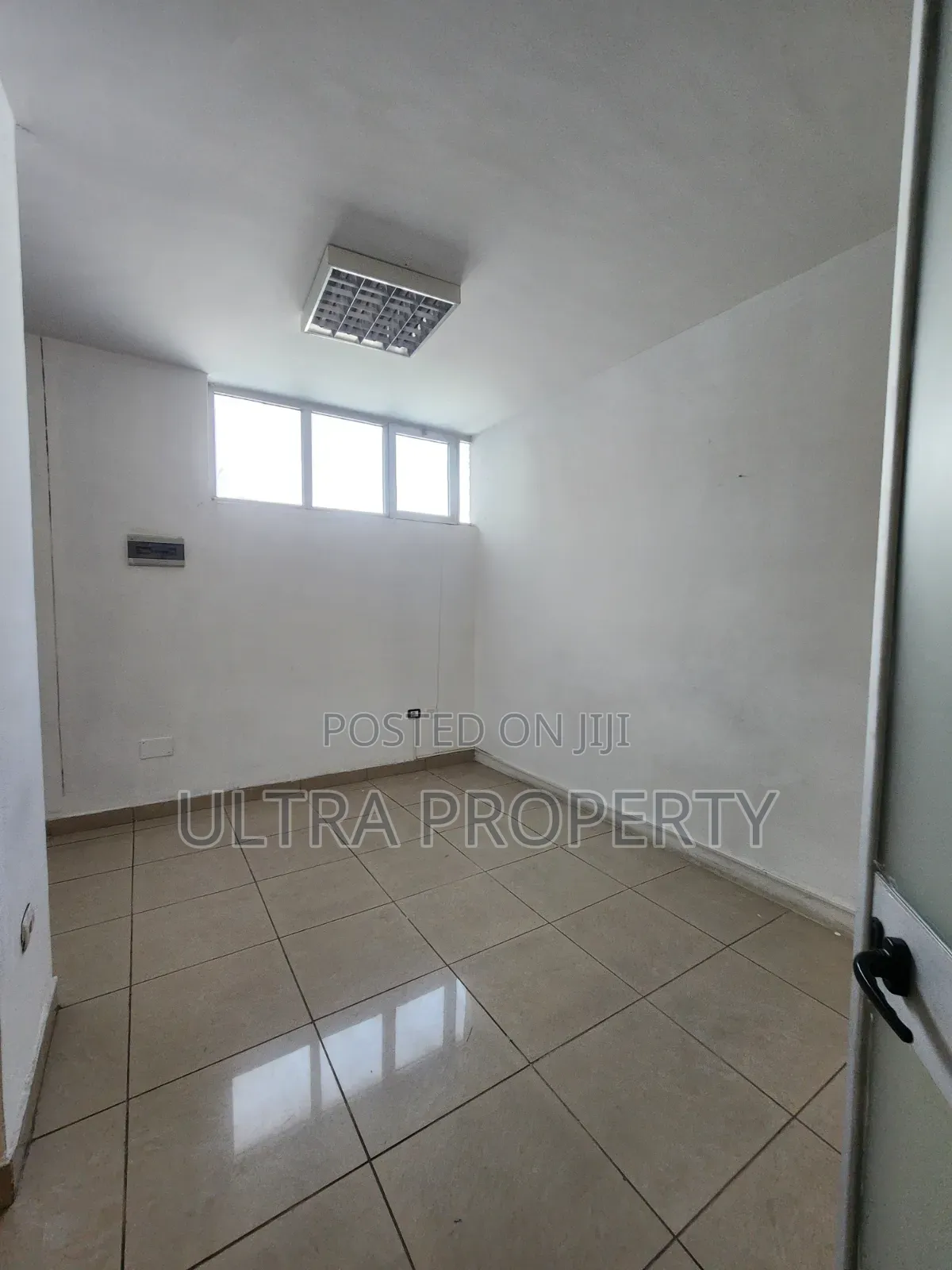 50 SQM Office Space for Rent – Prime Location