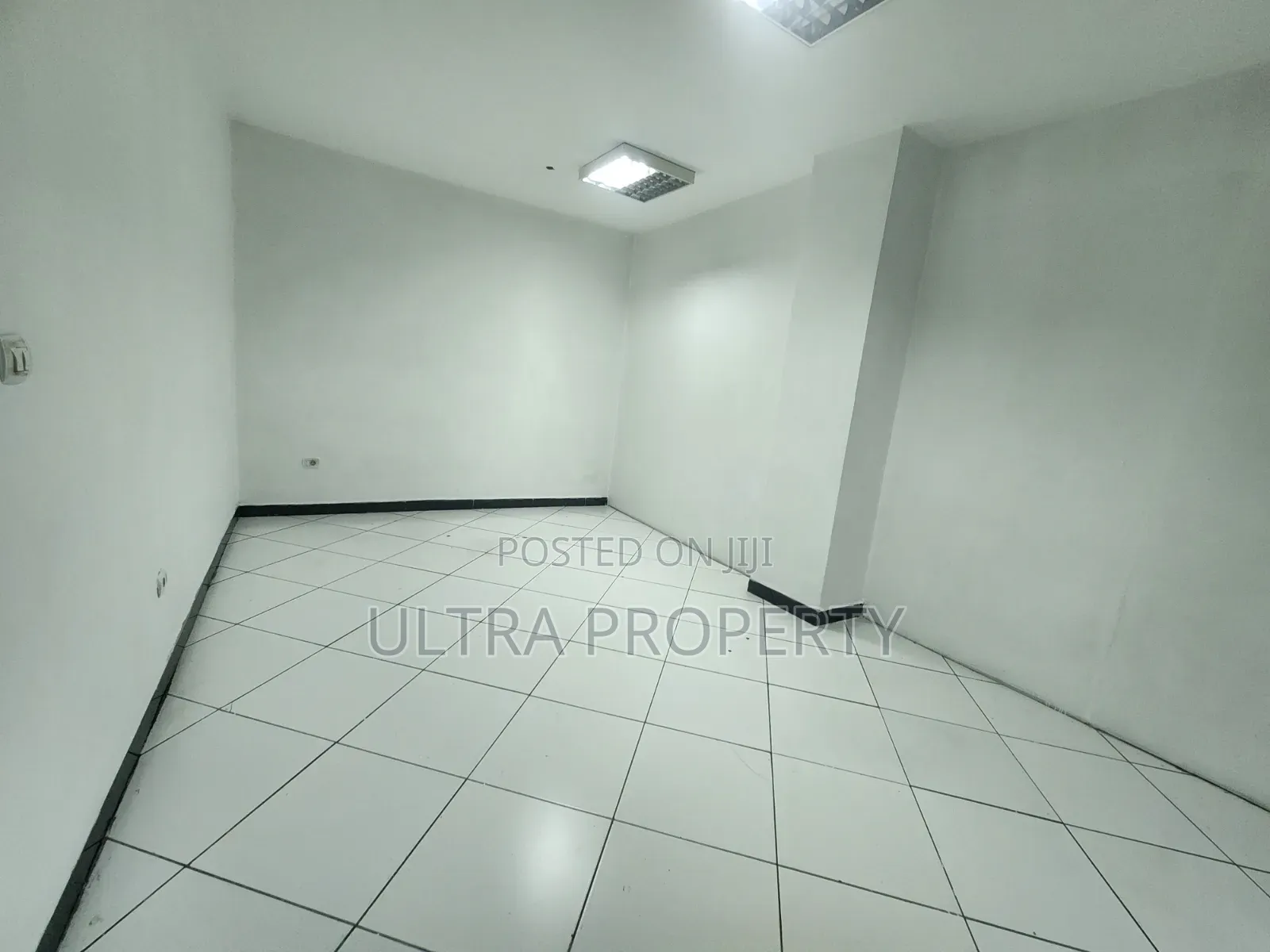 17 SQM Office for Rent – Prime Location, Kazanchis