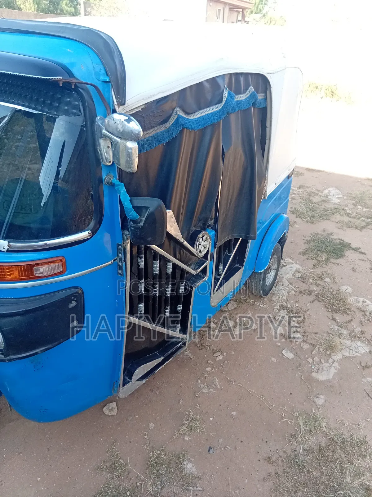 Bajaj RE 2022 Blue