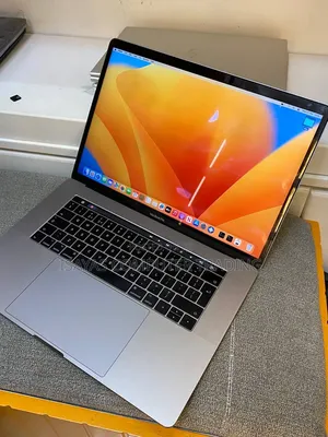 Laptop Apple MacBook Pro 2017 16GB Intel Core i7 SSD 512GB